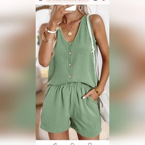 Very cute top and matching shorts from Beachsissi the shorts have front pockets.